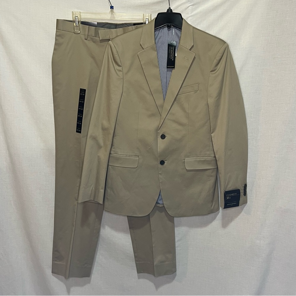 NWT Banana Republic, Men's Tan Suit, 2 Piece Set, Standard Fit, Size 38R, 33x32